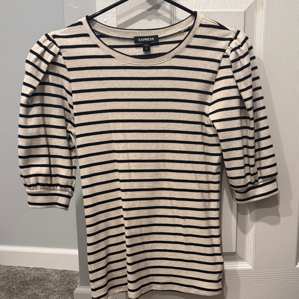 Express Puff-Sleeve Ribbed Top